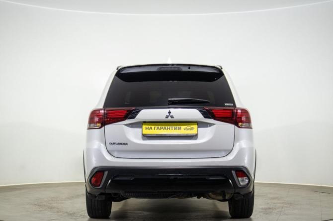 Mitsubishi Outlander III Рестайлинг 3 с пробегом 2021 года, цена 2 649 000 рублей, 59269 км, внедорожник, Автокод Объявления