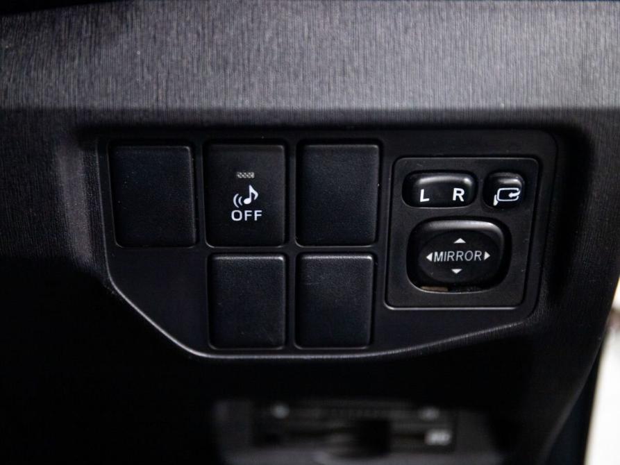 Toyota Prius III Рестайлинг (XW30) Иркутск  - изображение 18