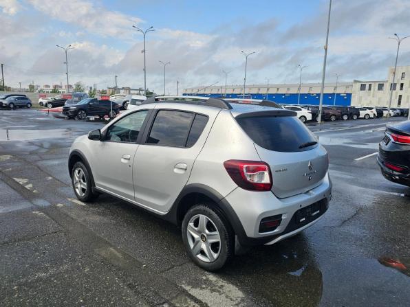 Renault Sandero II Рестайлинг с пробегом 2018 года, цена 944 995 рублей, 156238 км, хэтчбек, Автокод Объявления