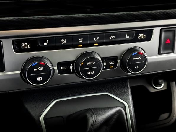 Volkswagen Multivan T6 Рестайлинг с пробегом 2021 года, цена 6 250 000 рублей, 68484 км, минивэн, Автокод Объявления