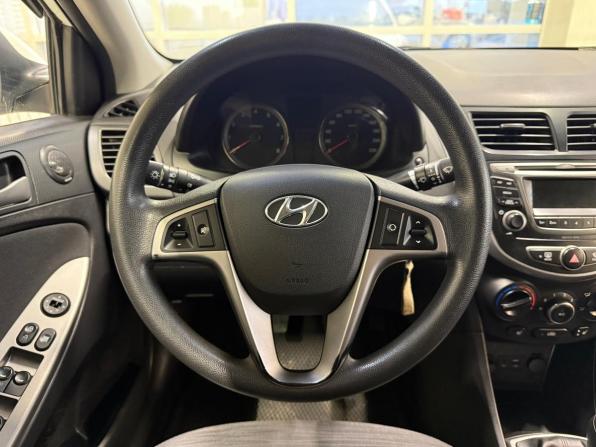 Hyundai Solaris I Рестайлинг с пробегом 2016 года, цена 990 000 рублей, 180000 км, седан, Автокод Объявления