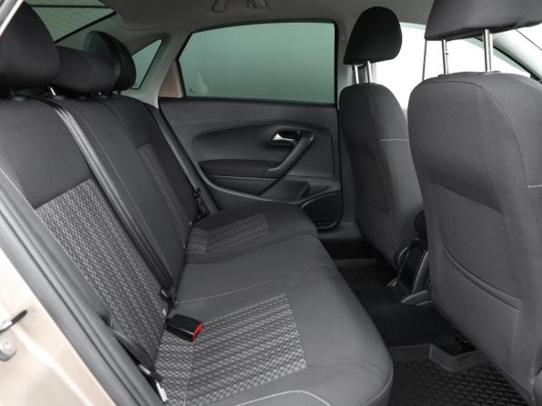 Volkswagen Polo V Рестайлинг с пробегом 2017 года, цена 1 349 000 рублей, 132940 км, седан, Автокод Объявления