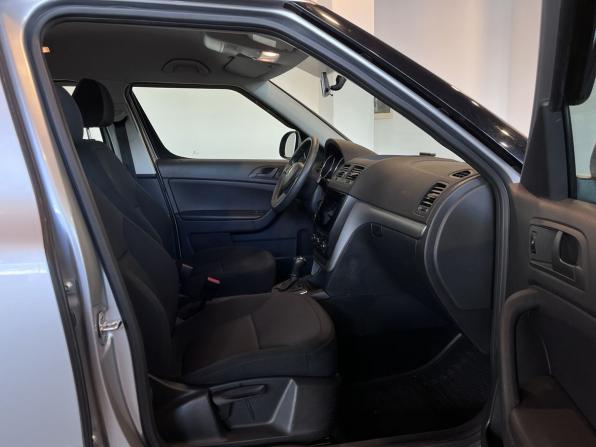 Skoda Yeti I Рестайлинг с пробегом 2015 года, цена 1 325 000 рублей, 178693 км, внедорожник, Автокод Объявления