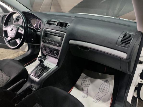 Skoda Octavia II (A5) Рестайлинг с пробегом 2012 года, цена 800 000 рублей, 370719 км, лифтбек, Автокод Объявления