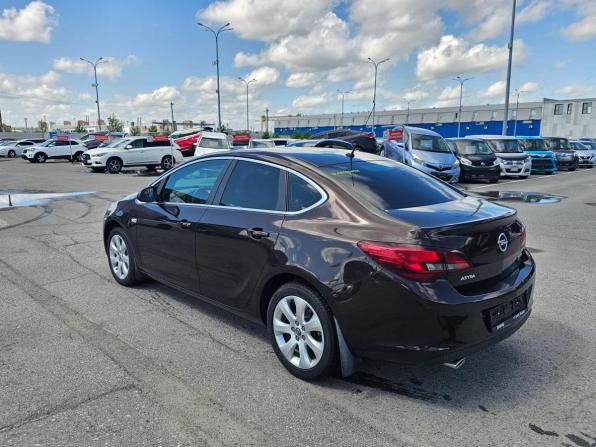 Opel Astra J Рестайлинг с пробегом 2014 года, цена 849 995 рублей, 83796 км, седан, Автокод Объявления