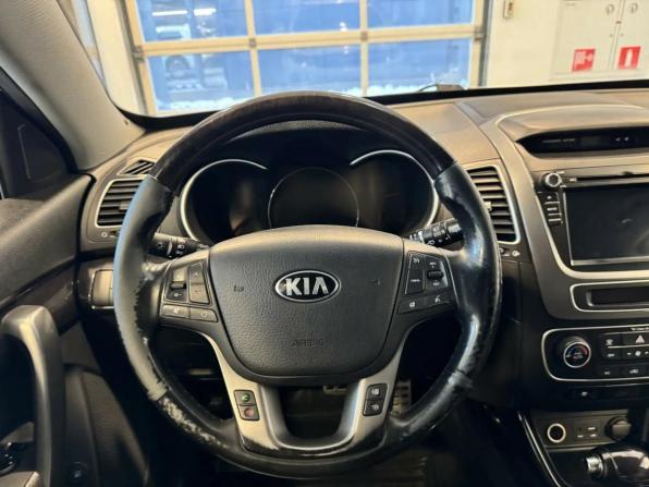 Kia Sorento II Рестайлинг с пробегом 2017 года, цена 1 739 000 рублей, 273542 км, внедорожник, Автокод Объявления