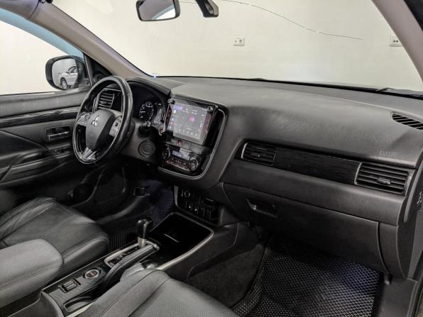 Mitsubishi Outlander III Рестайлинг 2 с пробегом 2017 года, цена 1 860 000 рублей, 181072 км, внедорожник, Автокод Объявления