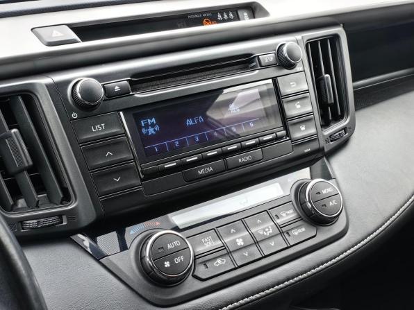 Toyota RAV4 IV (XA40) Рестайлинг с пробегом 2018 года, цена 2 446 000 рублей, 112000 км, внедорожник, Автокод Объявления