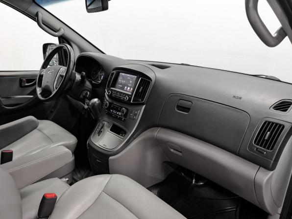 Hyundai Grand Starex I Рестайлинг с пробегом 2017 года, цена 2 475 000 рублей, 98892 км, минивэн, Автокод Объявления