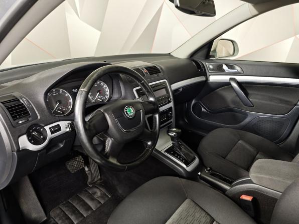 Skoda Octavia II (A5) Рестайлинг с пробегом 2011 года, цена 735 000 рублей, 214641 км, лифтбек, Автокод Объявления