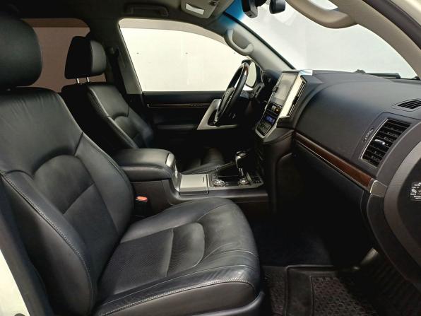 Toyota Land Cruiser 200 Series Рестайлинг 2 с пробегом 2017 года, цена 6 749 000 рублей, 81280 км, внедорожник, Автокод Объявления