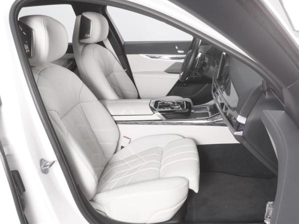 BMW 7 серии VII (G70) с пробегом 2022 года, цена 13 800 000 рублей, 35615 км, седан, Автокод Объявления