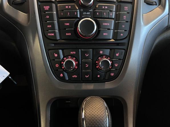 Opel Astra J Рестайлинг с пробегом 2013 года, цена 635 000 рублей, 217706 км, хэтчбек, Автокод Объявления