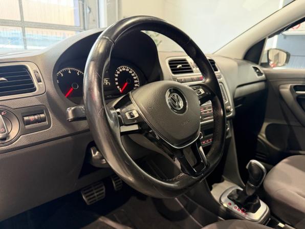Volkswagen Polo V Рестайлинг с пробегом 2016 года, цена 950 000 рублей, 212769 км, седан, Автокод Объявления