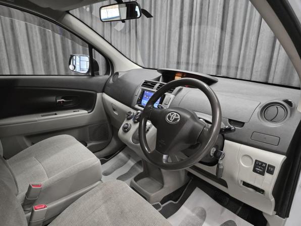 Toyota Passo Sette с пробегом 2010 года, цена 619 000 рублей, 304000 км, минивэн, Автокод Объявления