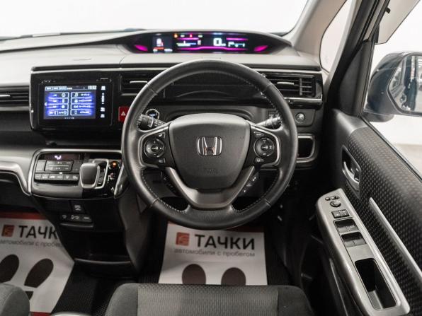 Honda Stepwgn V Рестайлинг с пробегом 2017 года, цена 2 400 000 рублей, 193000 км, минивэн, Автокод Объявления
