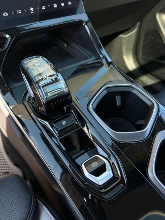 Geely Atlas II с пробегом 2023 года, цена 2 690 000 рублей, 43786 км, внедорожник, Автокод Объявления