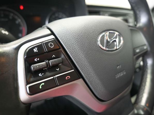 Hyundai Elantra VI (AD) с пробегом 2018 года, цена 1 399 900 рублей, 108000 км, седан, Автокод Объявления