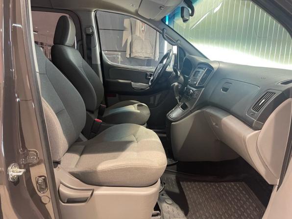 Hyundai H-1 II Рестайлинг 2 с пробегом 2019 года, цена 2 549 000 рублей, 197880 км, минивэн, Автокод Объявления