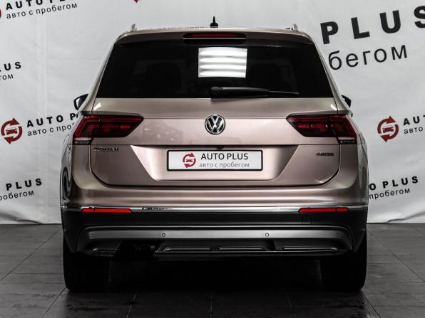 Volkswagen Tiguan II с пробегом 2018 года, цена 2 489 000 рублей, 137420 км, внедорожник, Автокод Объявления