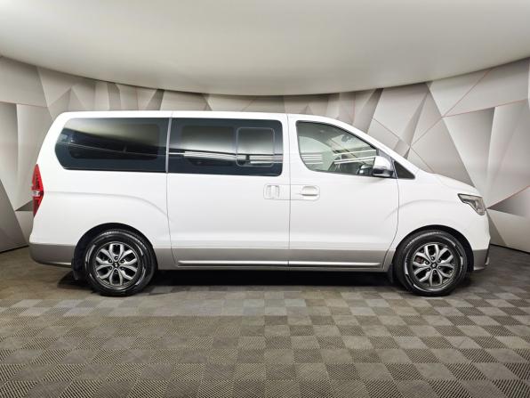 Hyundai H-1 II Рестайлинг 2 с пробегом 2018 года, цена 3 830 000 рублей, 30166 км, минивэн, Автокод Объявления