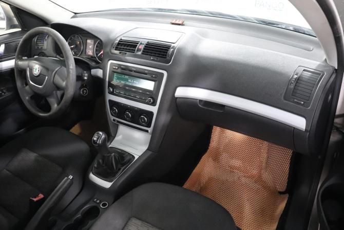 Skoda Octavia II (A5) Рестайлинг с пробегом 2011 года, цена 500 000 рублей, 279329 км, лифтбек, Автокод Объявления