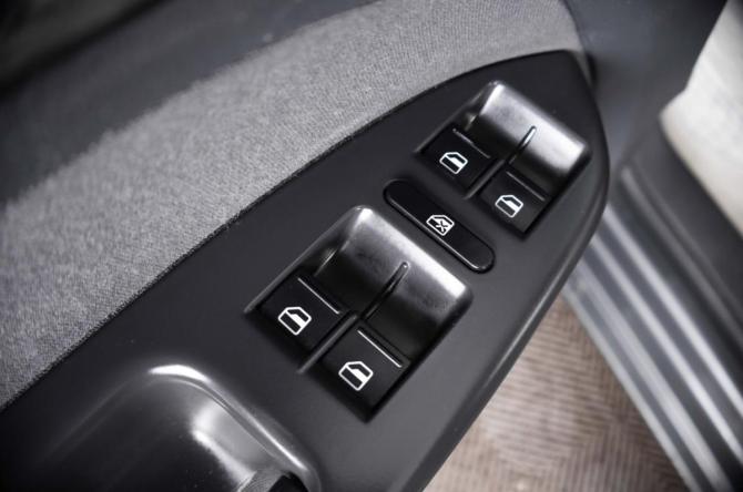 Volkswagen Touran I Рестайлинг 2 с пробегом 2010 года, цена 879 000 рублей, 222690 км, компактвэн, Автокод Объявления