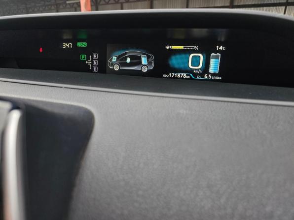Toyota Prius IV (XW50) с пробегом 2016 года, цена 1 800 000 рублей, 171800 км, лифтбек, Автокод Объявления