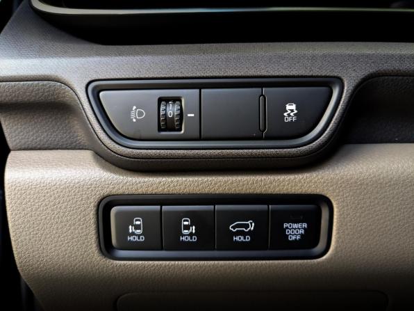 Kia Carnival IV Рестайлинг с пробегом 2024 года, цена 5 880 000 рублей, 19576 км, минивэн, Автокод Объявления