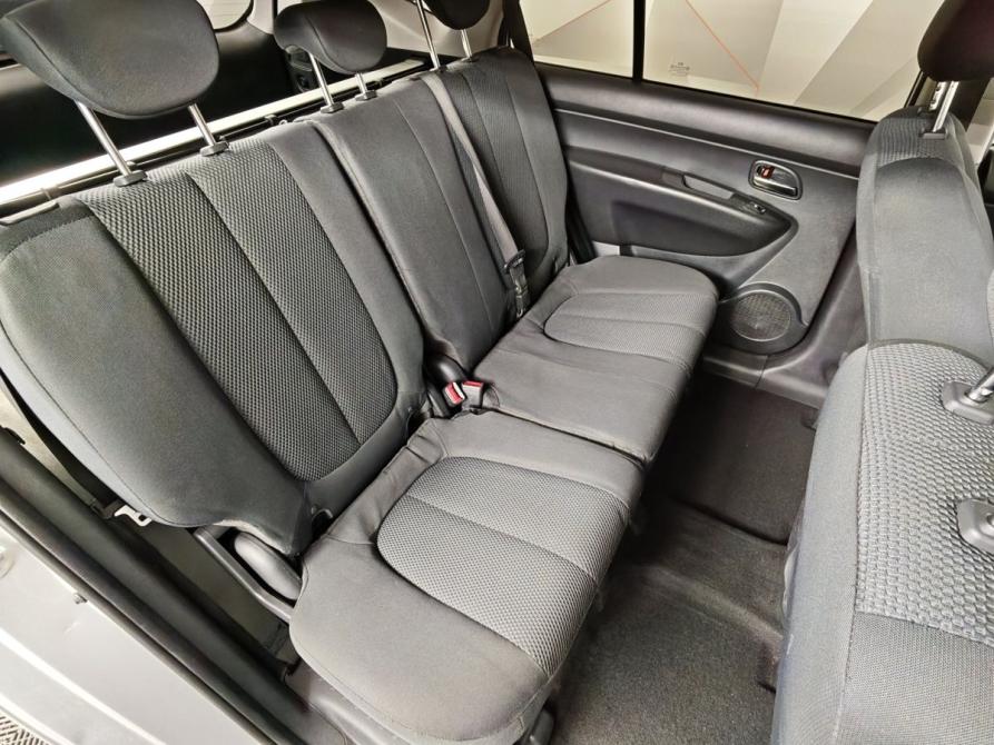 Kia Carens II (UN) Москва  - изображение 16