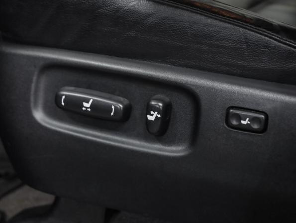 Toyota Land Cruiser 200 Series Рестайлинг 1 с пробегом 2013 года, цена 2 525 000 рублей, 667708 км, внедорожник, Автокод Объявления