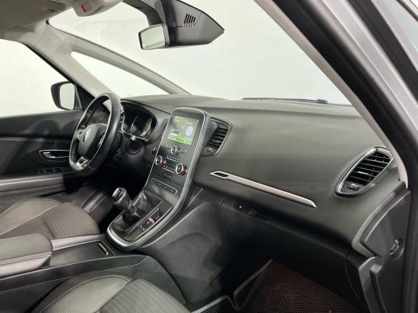 Renault Scenic IV с пробегом 2017 года, цена 1 499 000 рублей, 151575 км, компактвэн, Автокод Объявления