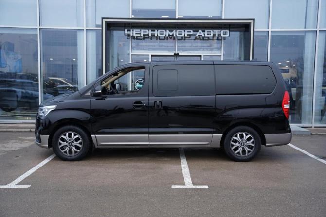 Hyundai H-1 II Рестайлинг 2 с пробегом 2019 года, цена 3 235 000 рублей, 102500 км, минивэн, Автокод Объявления