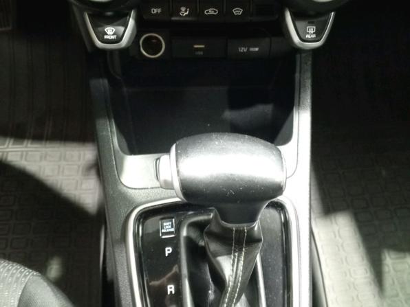 Kia Rio IV Рестайлинг с пробегом 2021 года, цена 1 555 000 рублей, 113450 км, хэтчбек, Автокод Объявления