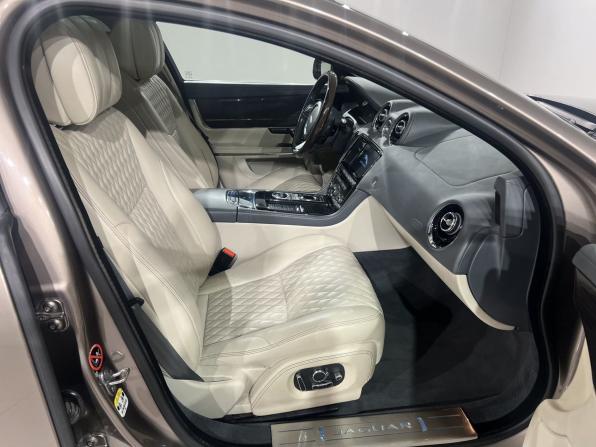 Jaguar XJ IV (X351) Рестайлинг с пробегом 2017 года, цена 2 390 000 рублей, 163428 км, седан, Автокод Объявления