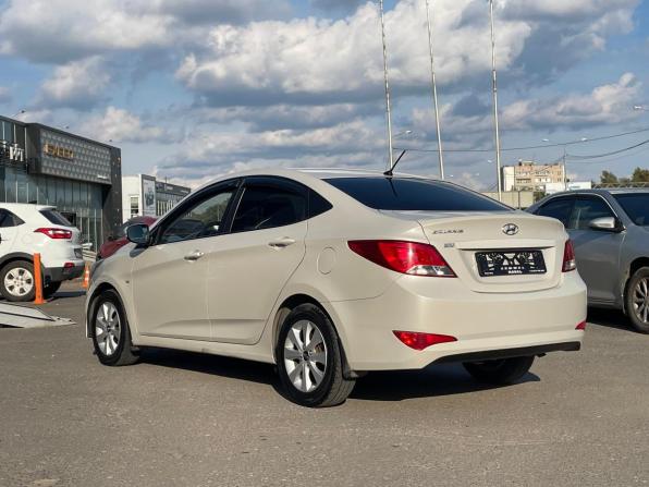 Hyundai Solaris I Рестайлинг с пробегом 2016 года, цена 950 000 рублей, 114600 км, седан, Автокод Объявления