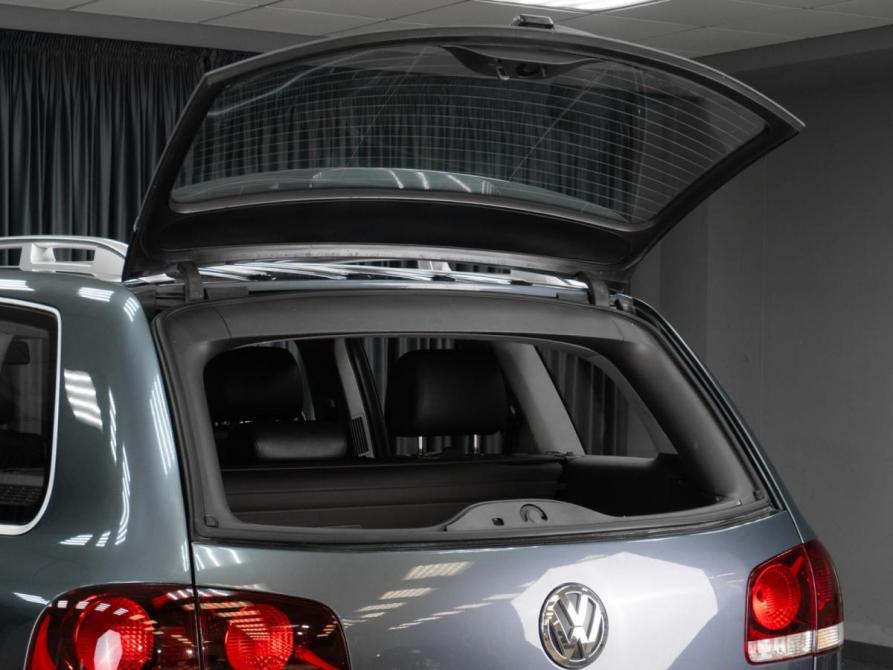 Volkswagen Touareg I Рестайлинг Тюмень  - изображение 18