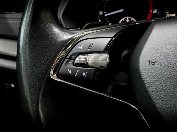 Skoda Octavia IV (A8) с пробегом 2021 года, цена 2 335 000 рублей, 74575 км, лифтбек, Автокод Объявления