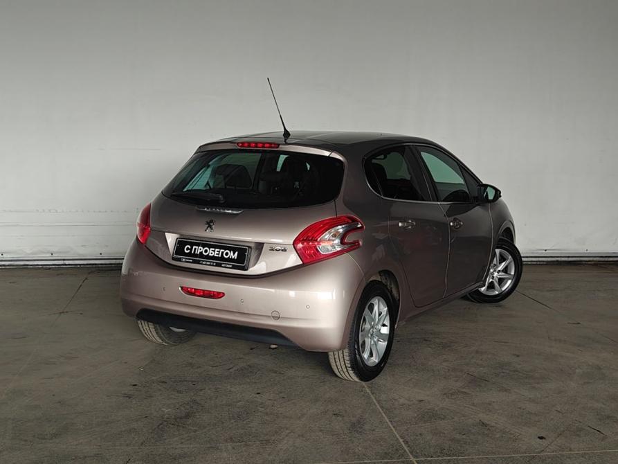 Peugeot 208 I Москва  - изображение 7