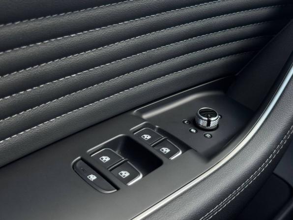 Hongqi HS5 I Рестайлинг с пробегом 2024 года, цена 3 579 000 рублей, 3270 км, внедорожник, Автокод Объявления