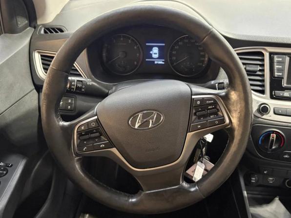Hyundai Solaris II с пробегом 2019 года, цена 650 000 рублей, 291000 км, седан, Автокод Объявления