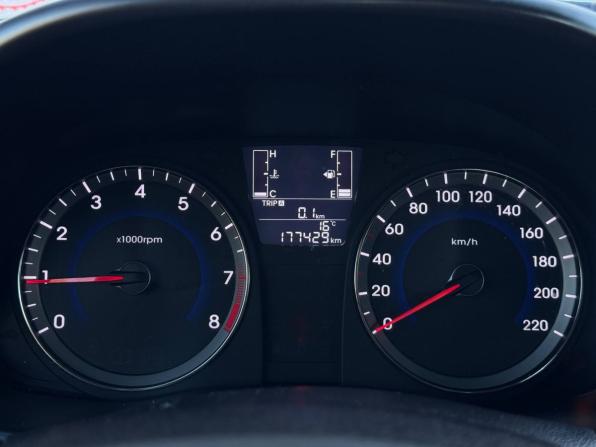 Hyundai Solaris I Рестайлинг с пробегом 2016 года, цена 999 000 рублей, 177429 км, седан, Автокод Объявления