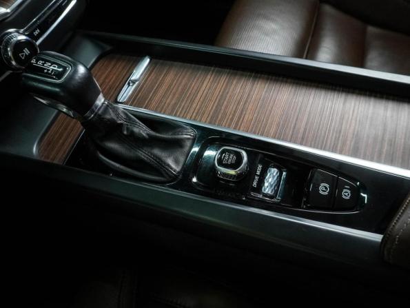 Volvo XC60 II с пробегом 2018 года, цена 3 498 000 рублей, 175213 км, внедорожник, Автокод Объявления