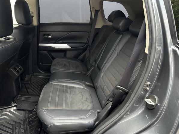 Mitsubishi Outlander III Рестайлинг 3 с пробегом 2021 года, цена 2 200 000 рублей, 130374 км, внедорожник, Автокод Объявления