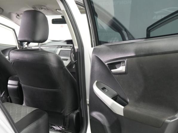 Toyota Prius III Рестайлинг (XW30) с пробегом 2014 года, цена 1 210 000 рублей, 199625 км, лифтбек, Автокод Объявления
