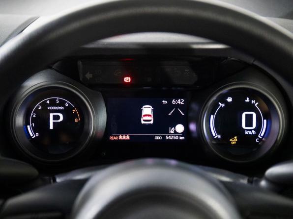 Toyota Yaris Cross с пробегом 2021 года, цена 1 669 500 рублей, 54250 км, внедорожник, Автокод Объявления