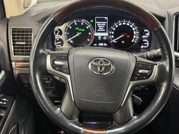 Toyota Land Cruiser 200 Series Рестайлинг 2 с пробегом 2017 года, цена 6 900 000 рублей, 137000 км, внедорожник, Автокод Объявления