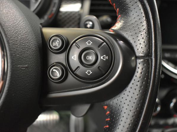 Mini Hatch III (F55/F56) Рестайлинг с пробегом 2018 года, цена 2 798 000 рублей, 70826 км, хэтчбек, Автокод Объявления