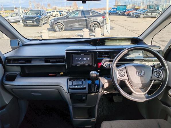 Honda Stepwgn V с пробегом 2015 года, цена 1 659 000 рублей, 136010 км, минивэн, Автокод Объявления