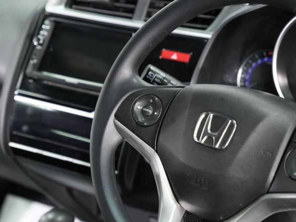 Honda Fit III с пробегом 2015 года, цена 910 000 рублей, 120286 км, хэтчбек, Автокод Объявления